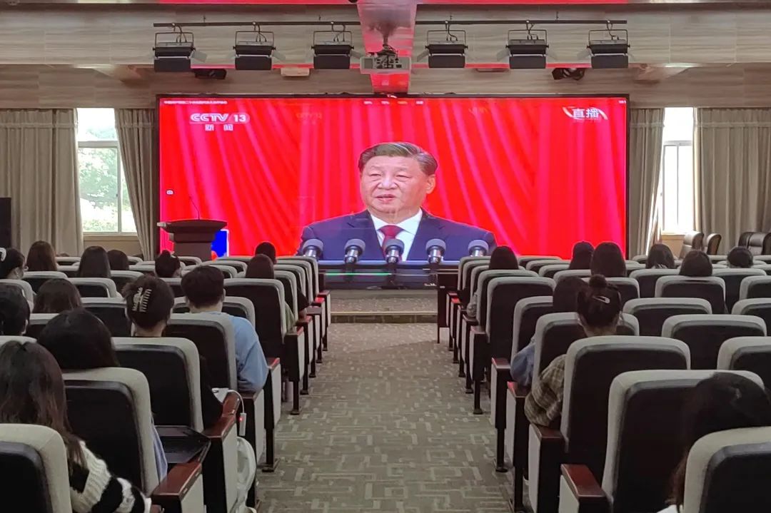 2026世界杯足球官网师生党员、团员热议党的二十大报告